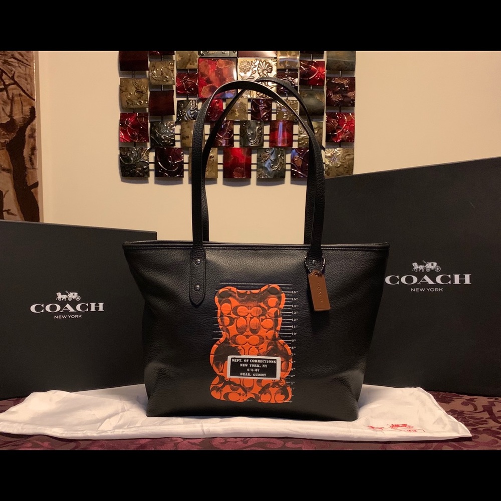 SOLD_COACH City Zip Tote With Vandal Gummy F78203